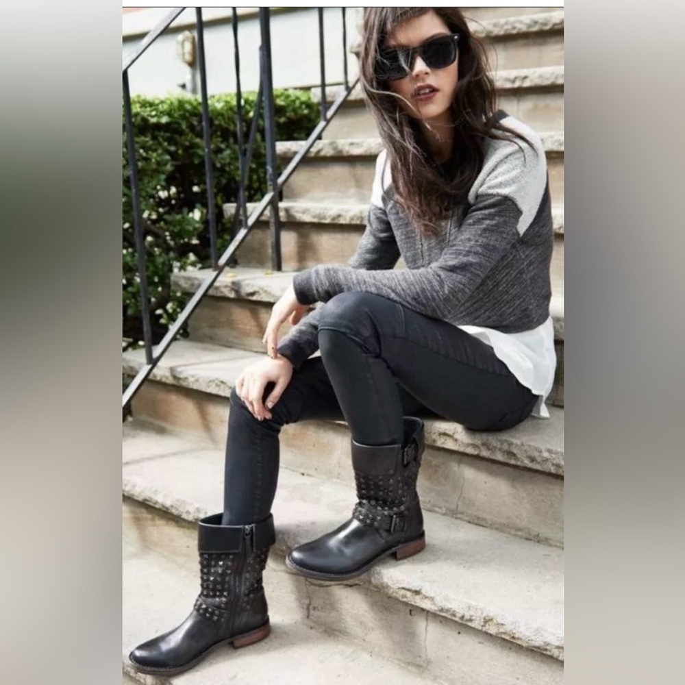 UGG BLACK LEATHER CONOR STUDS MOTO BOOTS - Picture 2 of 12